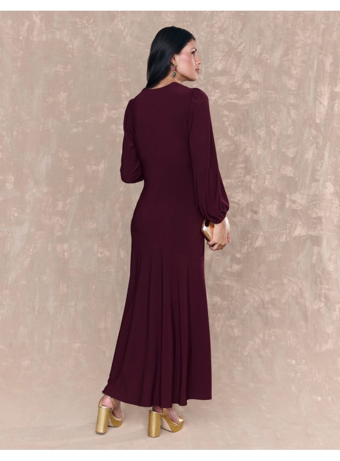 Vestido midi burdeos con escote en pico