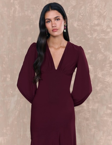 Vestido midi burdeos con escote en pico Vestido midi burdeos con escote en pico
