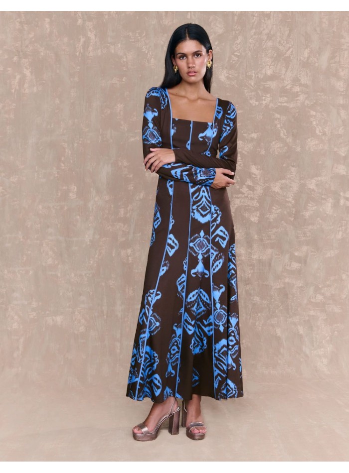 Vestido largo para invitada con escote cuadrado y manga larga