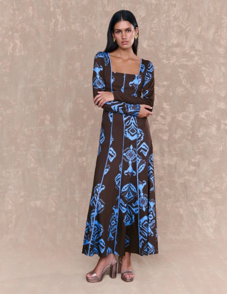 Vestido midi marrón de mangas largas con estampado Vestido midi marrón de mangas largas con estampado
