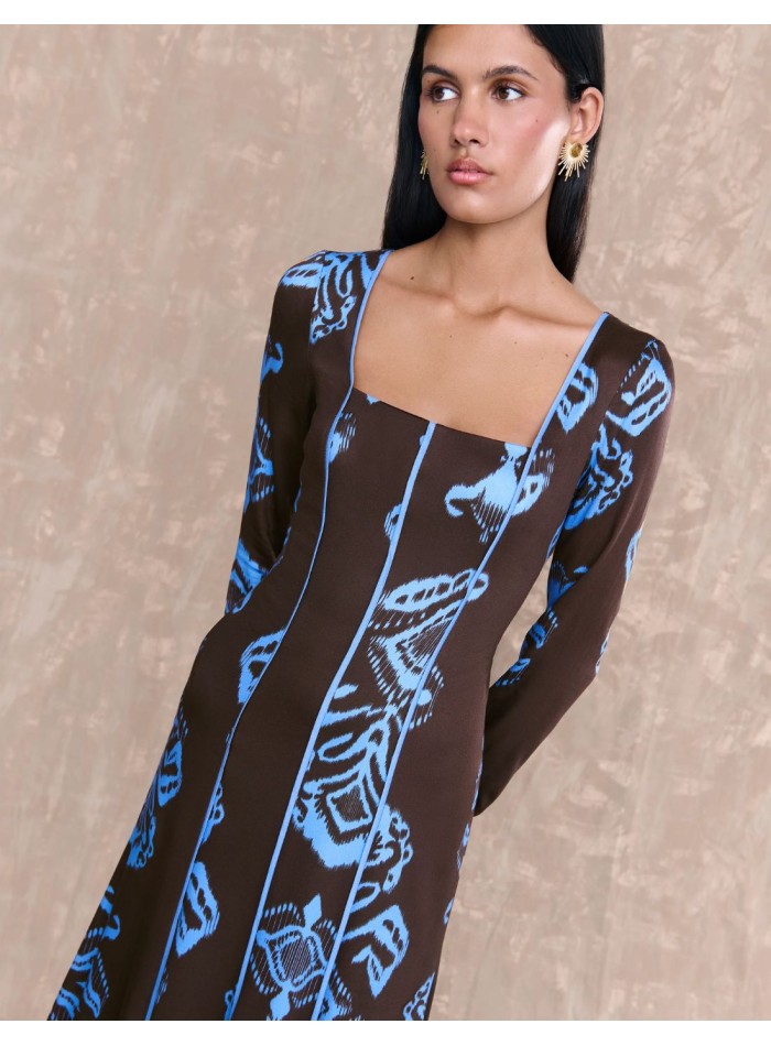Vestido midi marrón de mangas largas con estampado