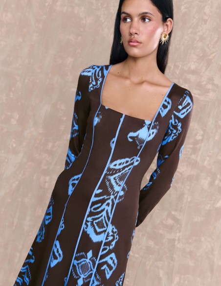 Vestido midi marrón de mangas largas con estampado Vestido midi marrón de mangas largas con estampado