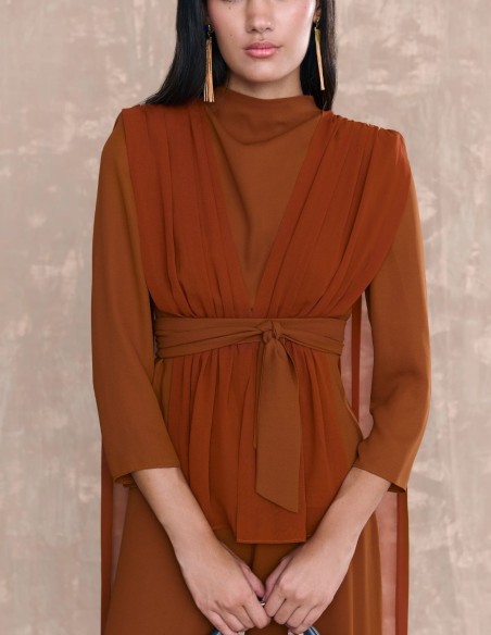 Blouse drapée et ceinturée, marron