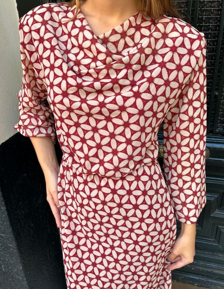 Vestido midi de gasa estampado en tonos burdeos Vestido midi de gasa estampado en tonos burdeos