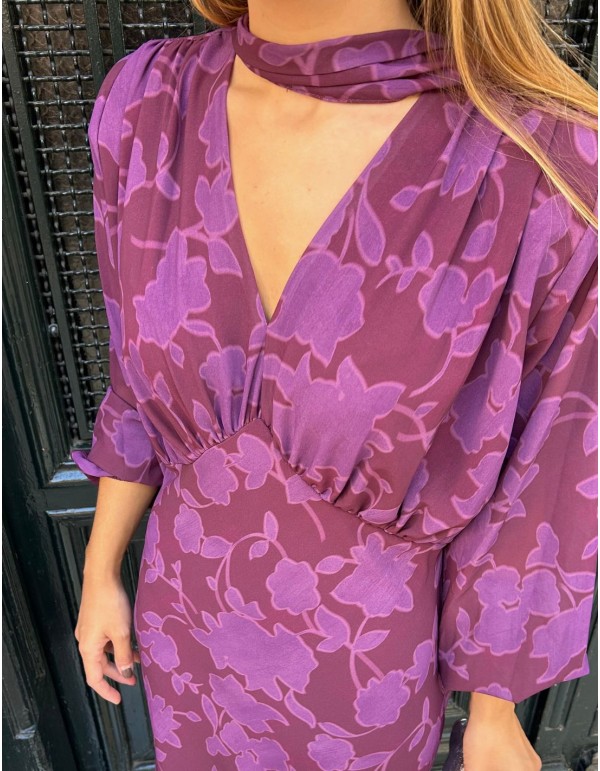 Robe midi imprimée violette avec châle 2