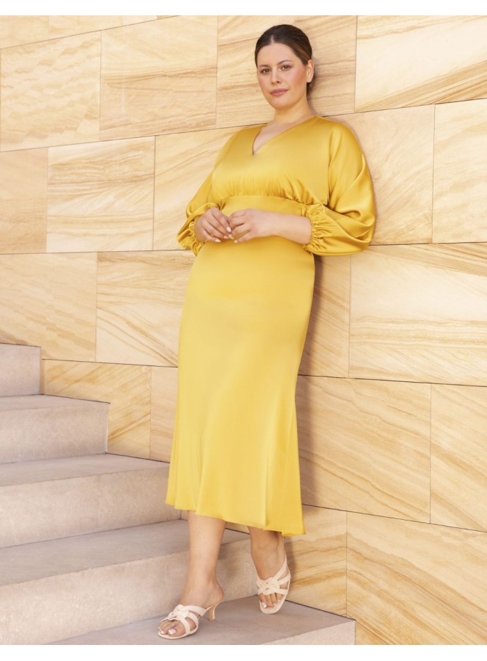 Robe midi en satin à coupe empire et manches bouffantes