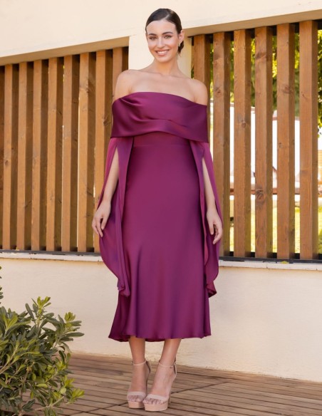 Vestido midi escote bardot en satén con mangas caídas Vestido midi escote bardot en satén con mangas caídas