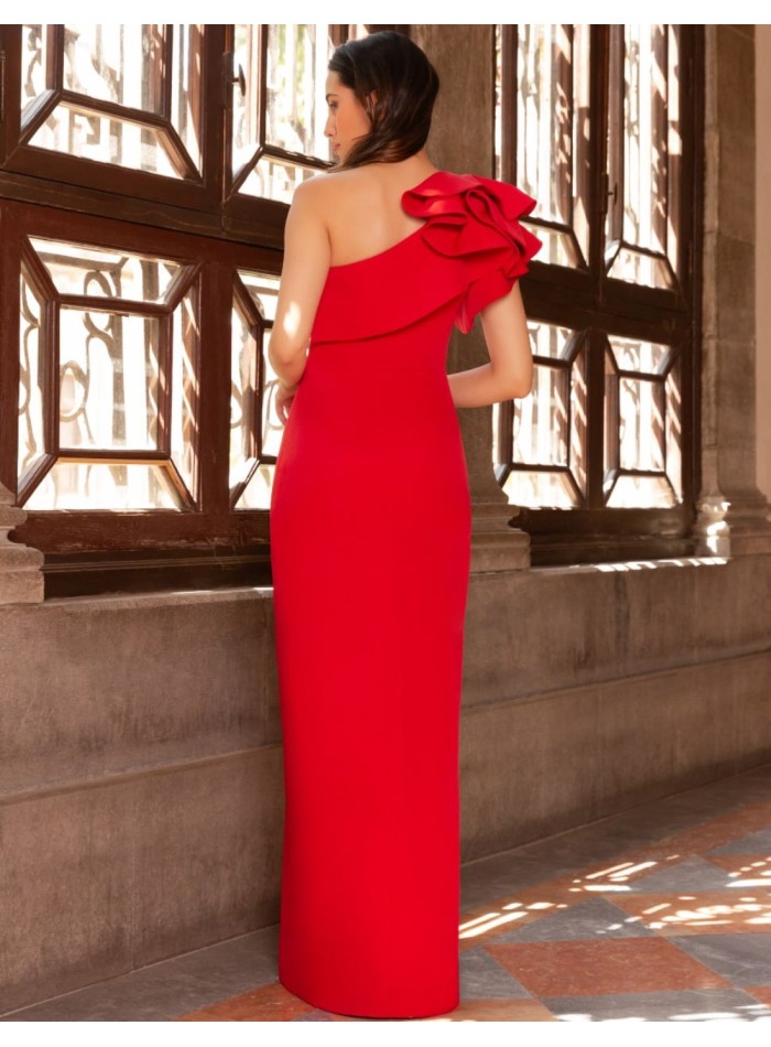 Robe longue à encolure asymétrique et volant