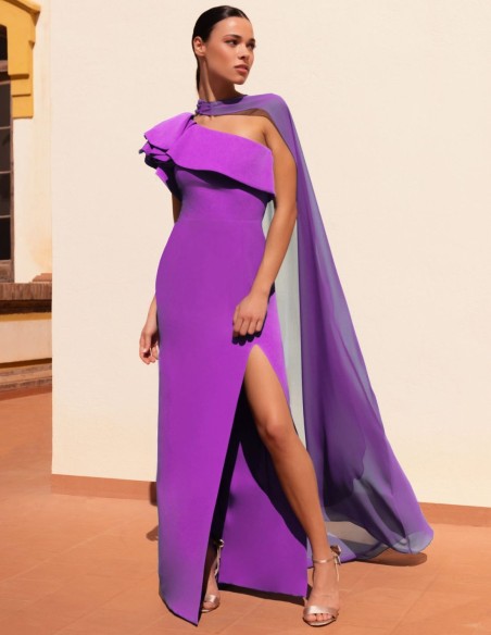 Robe longue à encolure asymétrique et volant