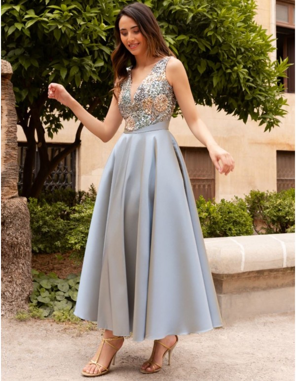Vestido midi con falda satinada y cuerpo de lentejuela