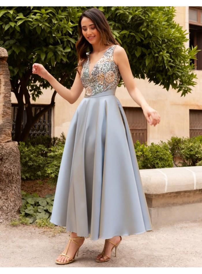 Vestido midi con falda satinada y cuerpo de lentejuela