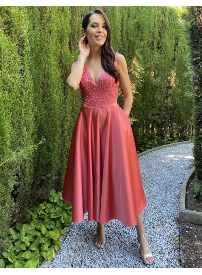 Robe midi avec jupe en satin et corsage à...