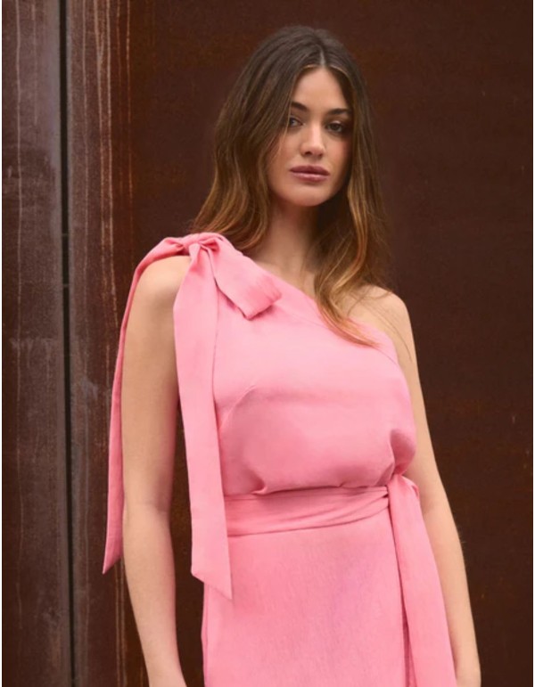 Top asimétrico rosa con lazada en el hombro