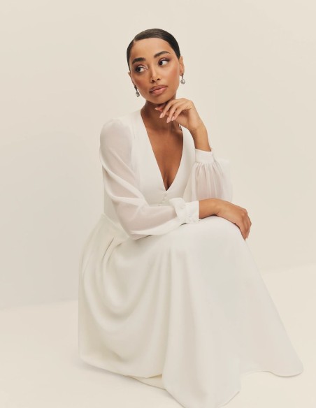 Vestido midi de novia con mangas de gasa y escote en pico blanco Vestido midi de novia con mangas de gasa y escote en pico blanco
