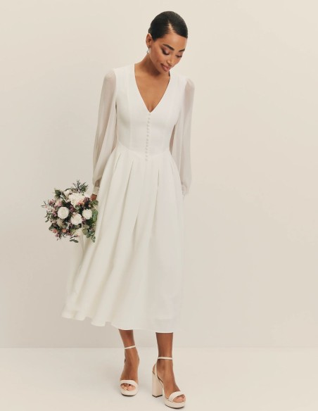 Robe de mariée midi avec manches en mousseline et décolleté en V
