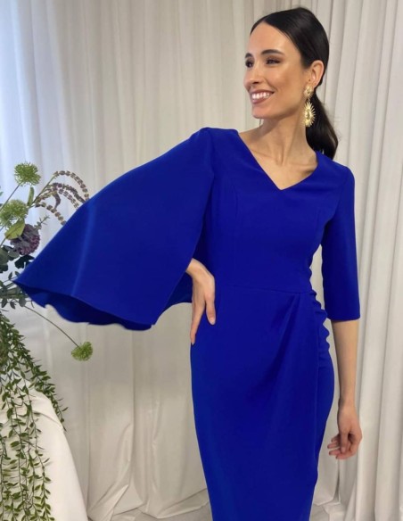 Robe midi avec décolleté en V et manches cape