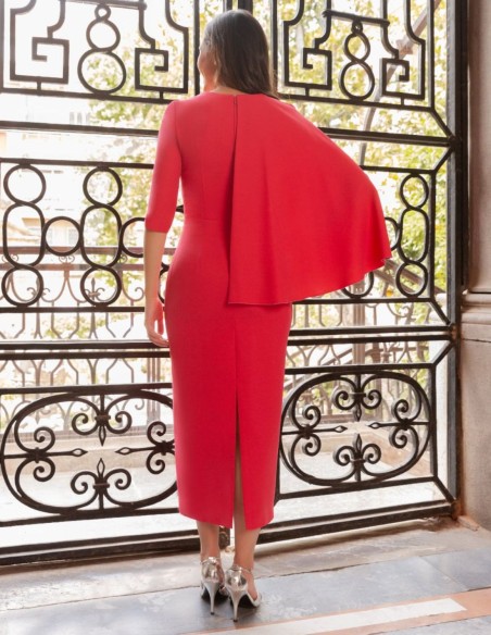 Robe midi avec décolleté en V et manches cape