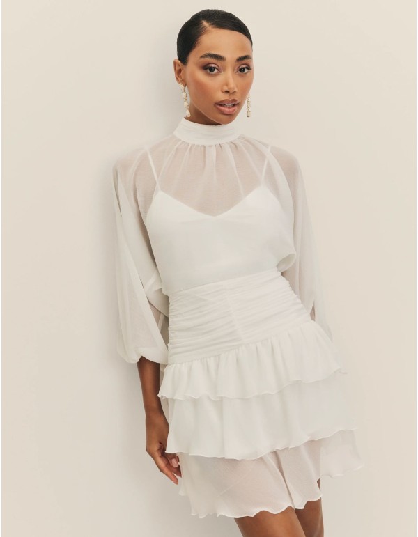Robe de mariée courte en mousseline de soie avec encolure...