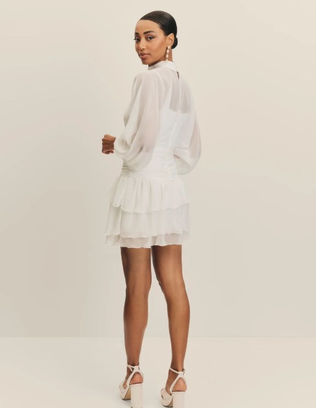 Vestido corto de novia en gasa y cuello halter y volantes