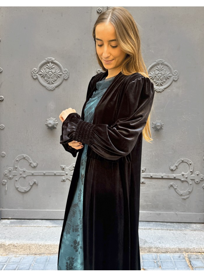 Kimono de terciopelo negro para invitada