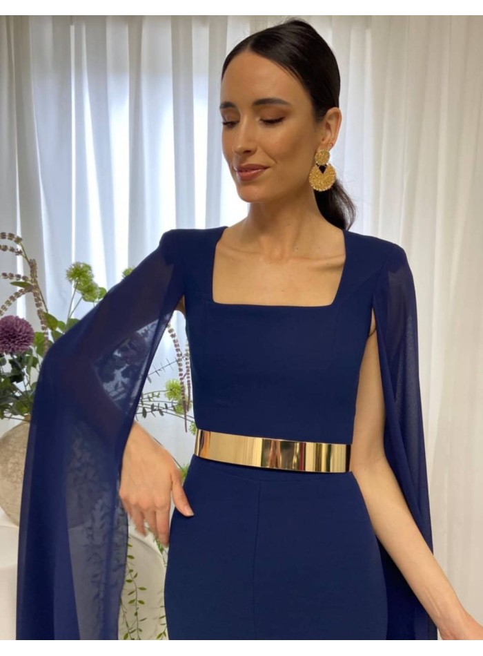 Vestido midi con manga capa y cinturón