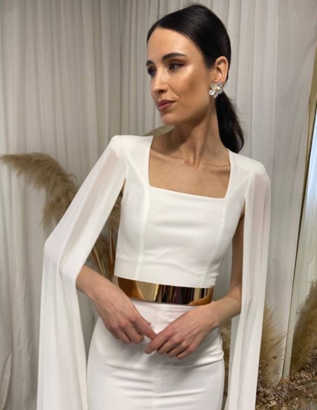 Vestido midi con manga capa y cinturón