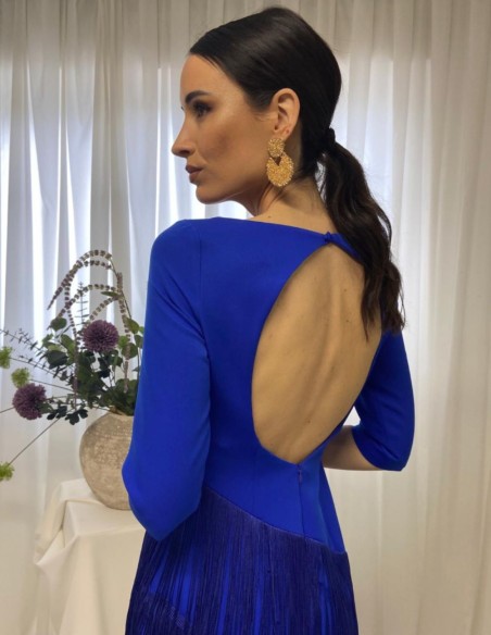 Vestido midi con espalda descubierta y falda con flecos