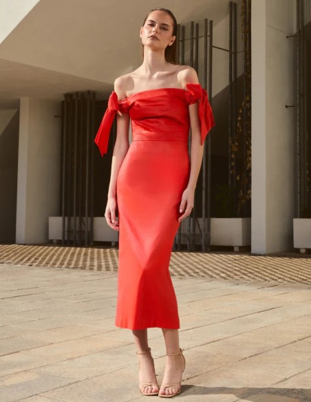 Vestido midi rojo elástico con cuerpo drapeado