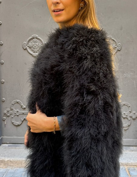 Capa de invitada negra de plumas de avestruz