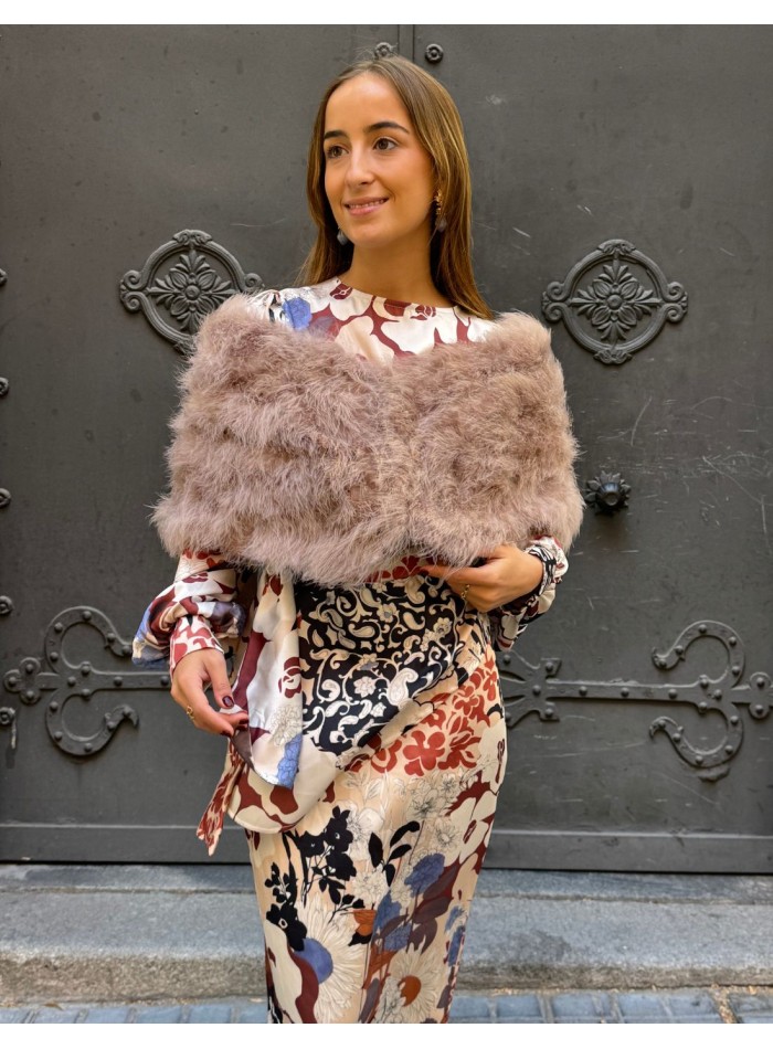 Beige ostrich feather guest stole