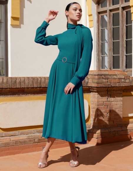 Robe midi en mousseline avec nœud à l'encolure