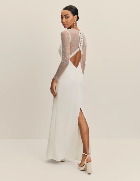 Long wedding dress with closed neckline and plumeti sleeves