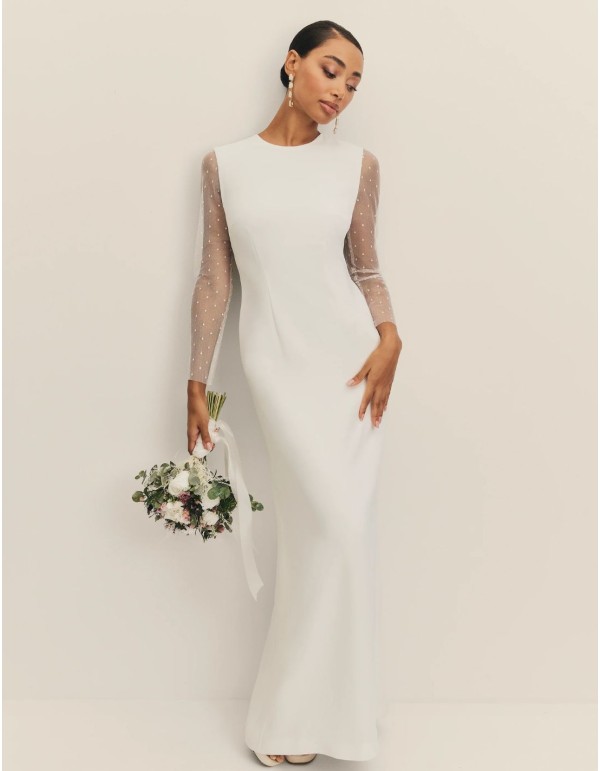 Vestido largo de novia con escote cerrado y mangas de plumeti