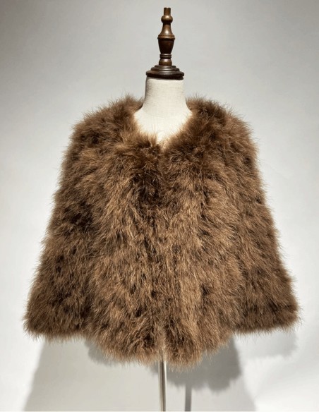 Chaqueta de pluma de avestruz marrón para invitada