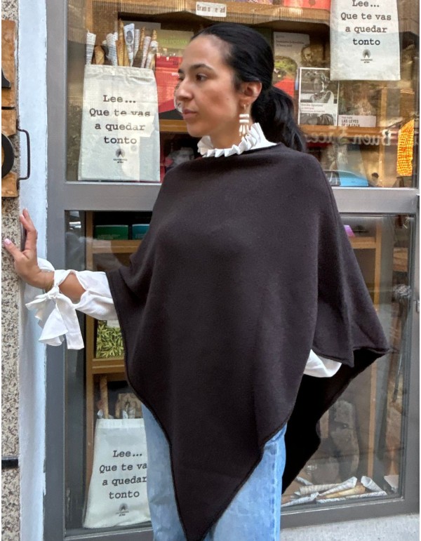 black poncho for wedding guests 2