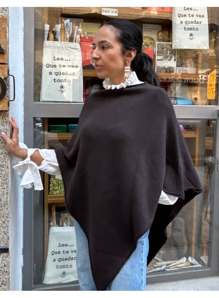 Poncho noir pour invitée