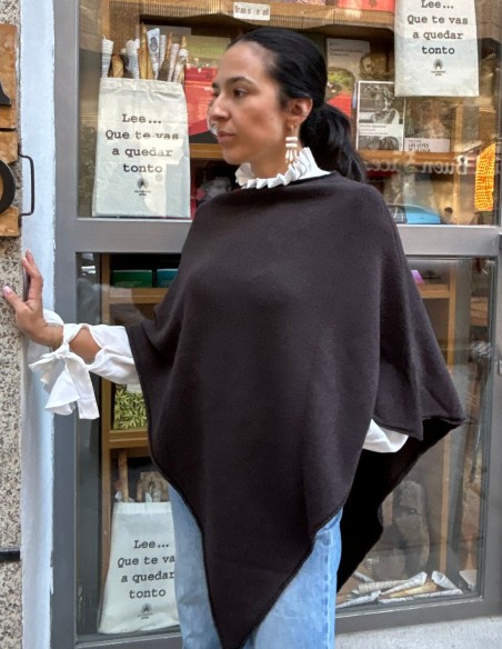 Poncho noir pour invitée