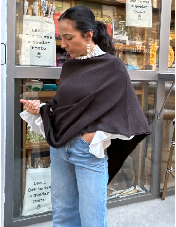 black poncho for wedding guests