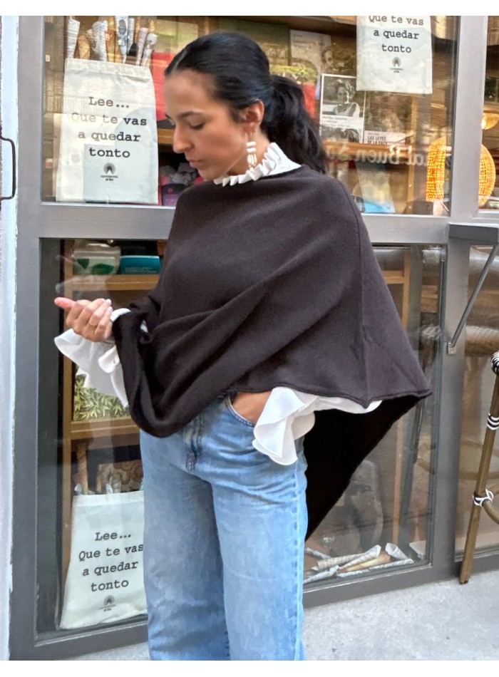 Poncho noir pour invitée