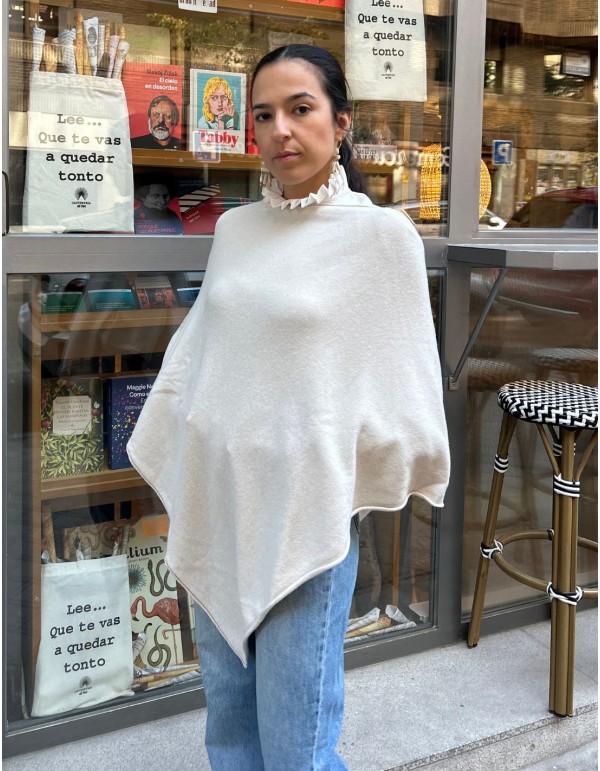White poncho for wedding guests 2