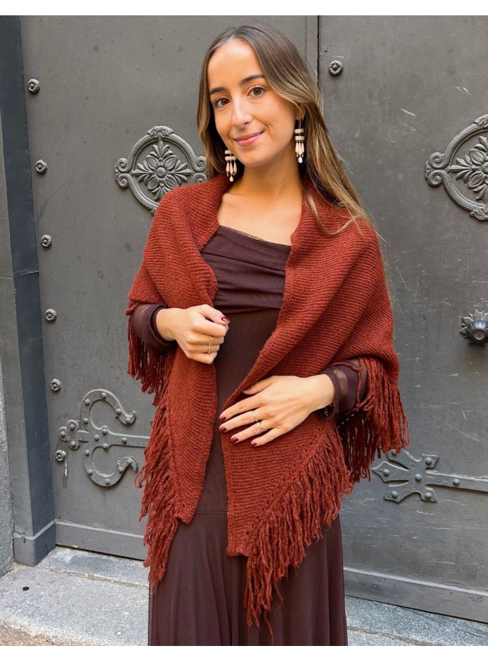 Poncho con flecos para invitada color teja