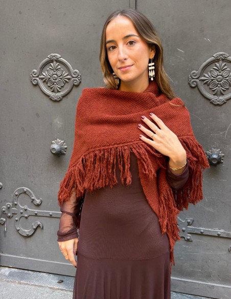 Poncho con flecos para invitada color teja Poncho con flecos para invitada color teja