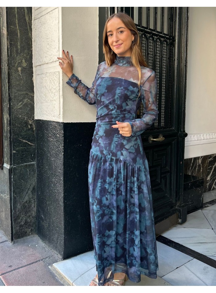 Vestido de invitada con falda fruncida y cuerpo de tul