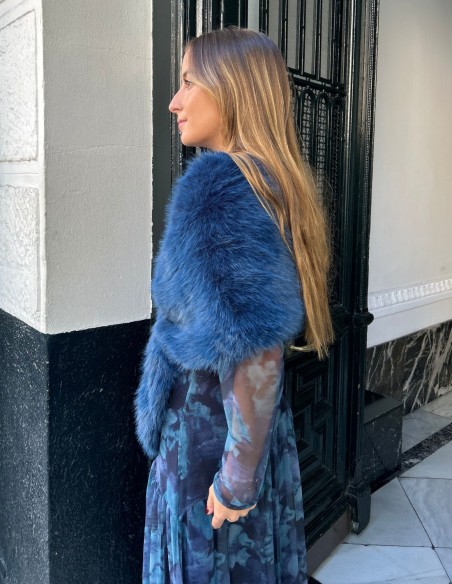 Blue long hair wrap for wedding guests