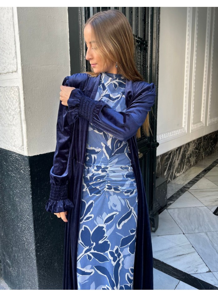 Kimono de terciopelo para invitada en marino para evento