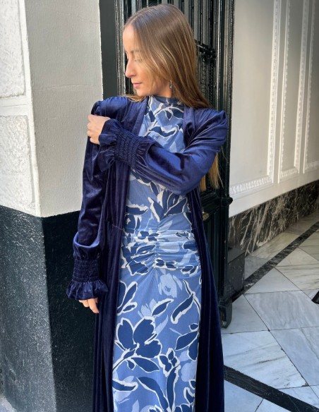 Kimono de terciopelo para invitada en marino para evento