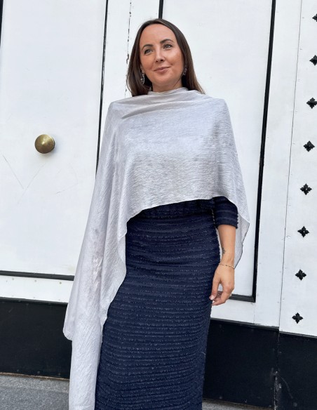 Châle de fête argenté pour les invités