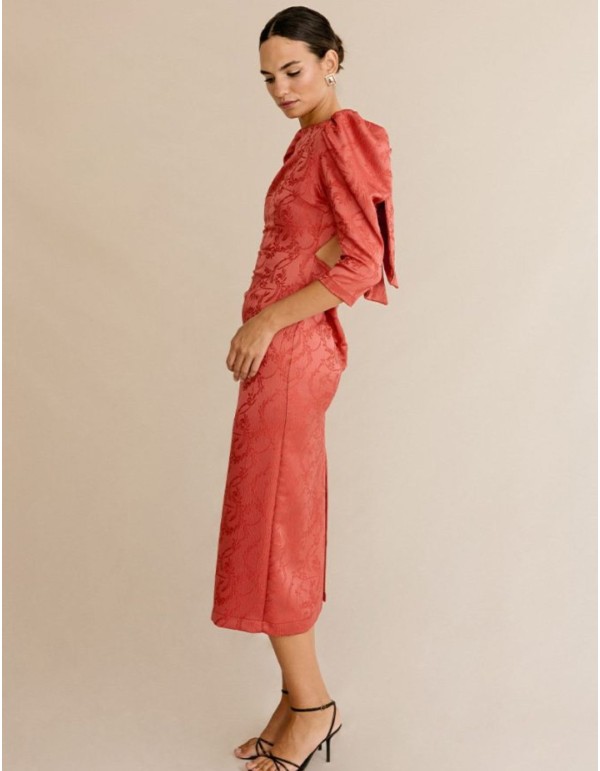 Vestido midi brocado con mangas abullonadas y lazada para invitada de invierno 2
