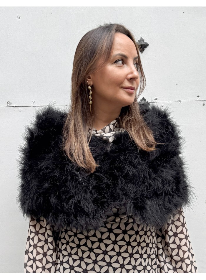 Estola de pluma de avestruz negra para invitada