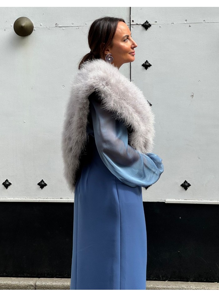 Étole en plumes d'autruche grises pour les invités